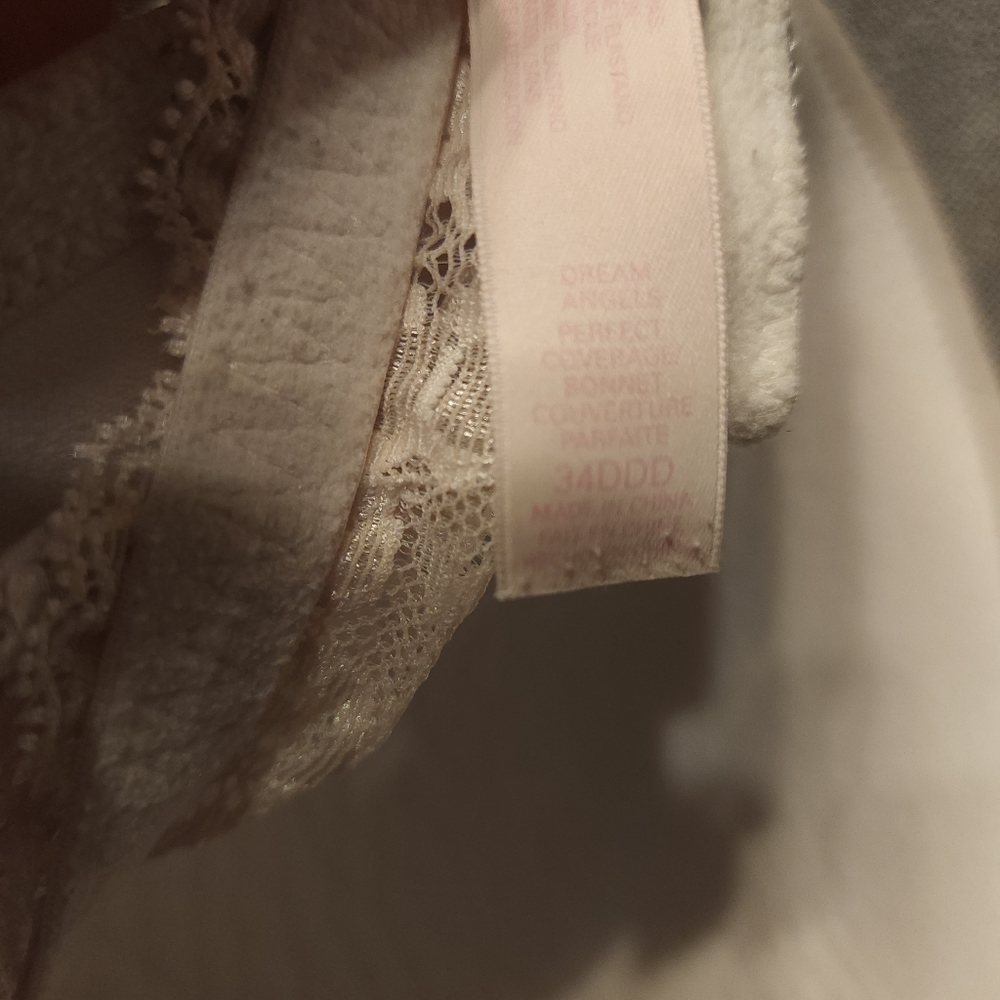 Victoria Secrets Bra - Picture 4 of 5
